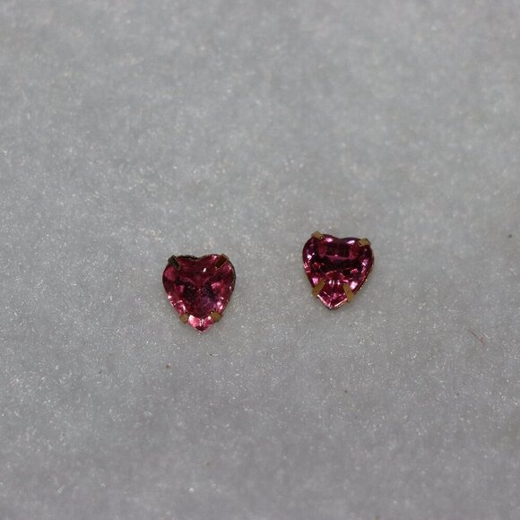 Pink red small heart stud earrings - Picture 1 of 4